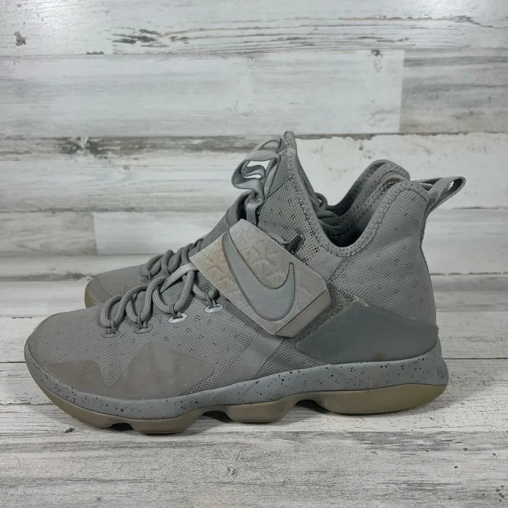 Nike Lebron James Mens 11.5 silver‎